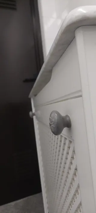 Cubre radiador con tapa de mármol