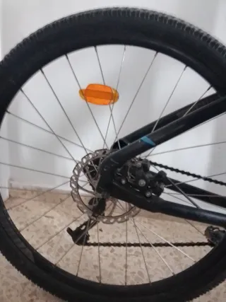 Bicicleta de montaña negra