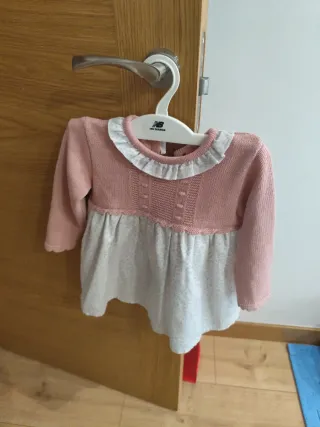 Vestido rosa bebé con cuello blanco