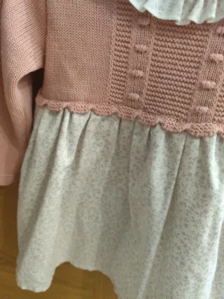 Vestido rosa bebé con cuello blanco