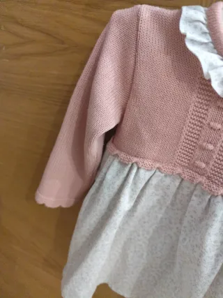 Vestido rosa bebé con cuello blanco