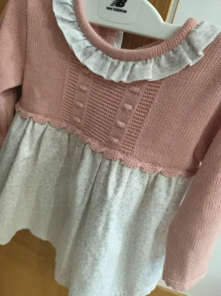 Vestido rosa bebé con cuello blanco