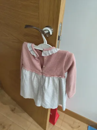 Vestido rosa bebé con cuello blanco