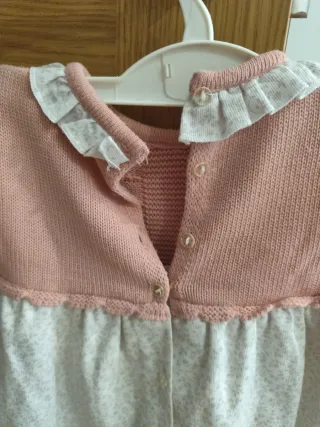 Vestido rosa bebé con cuello blanco