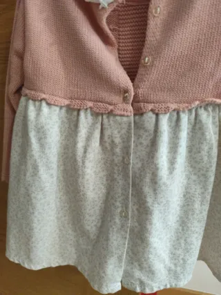 Vestido rosa bebé con cuello blanco