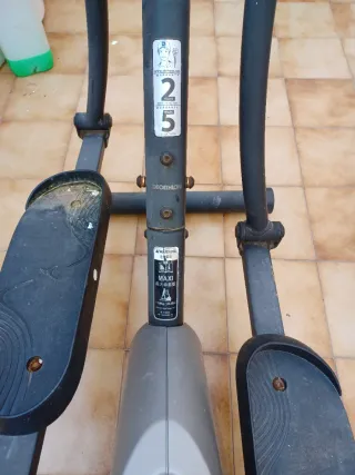 Bicicleta estática con cargador