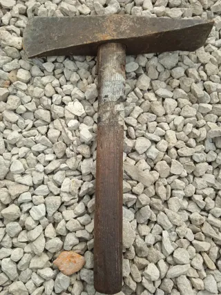 Herramienta antigua de metal