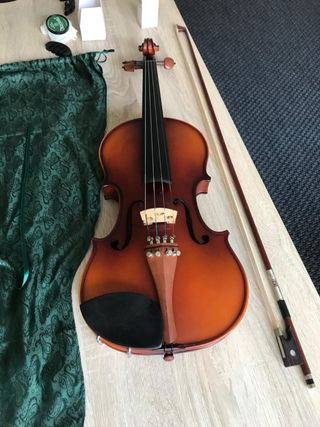 Violín Thomann 4/4 completo con estuche