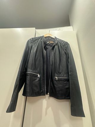 Cazadora de piel azul marino