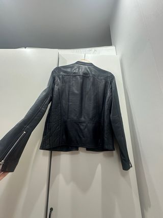 Cazadora de piel azul marino