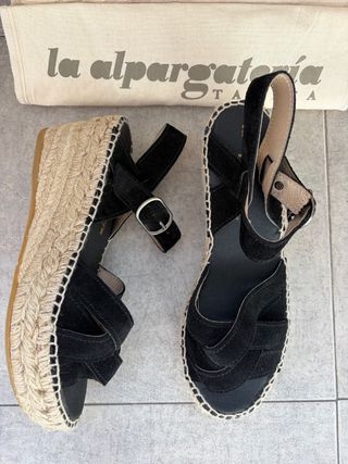 Alpargatas negras de serraje