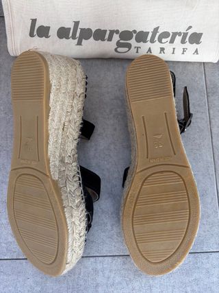 Alpargatas negras de serraje