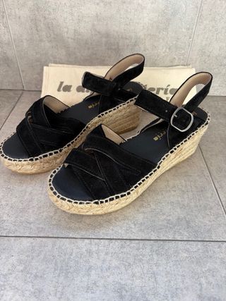 Alpargatas negras de serraje