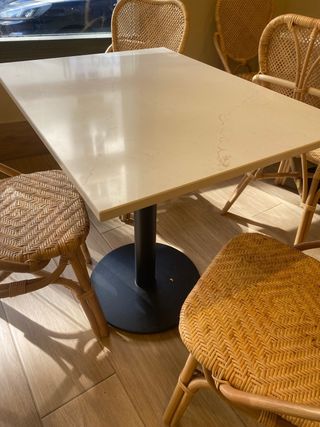 Mesa de comedor metal y silestone