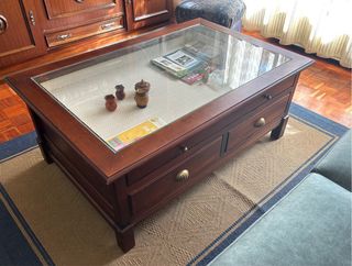 Mesa de centro de madera y cristal