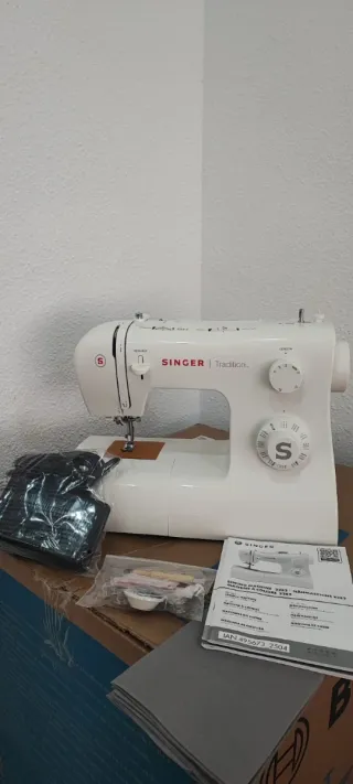 Máquina de coser SINGER Tradition 2282
