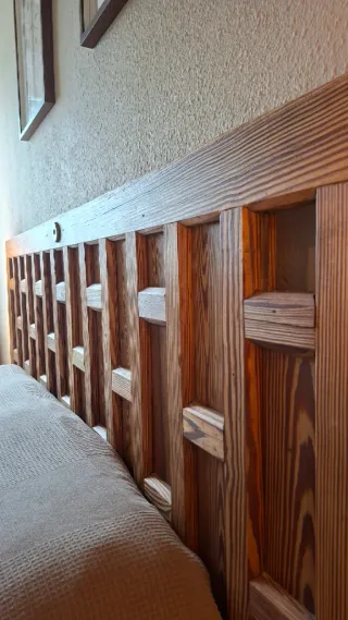 Puerta cabecero de cama antiguo de madera maciza