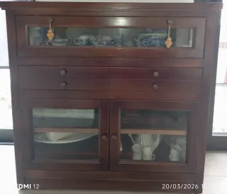 Mueble de salón/cocina con vitrina