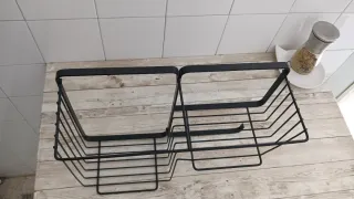 Estantería metálica negra