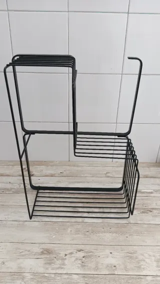 Estantería metálica negra