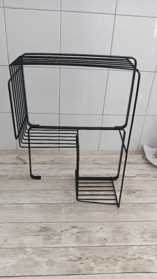 Estantería metálica negra