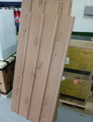 Caseta metálica exterior madera