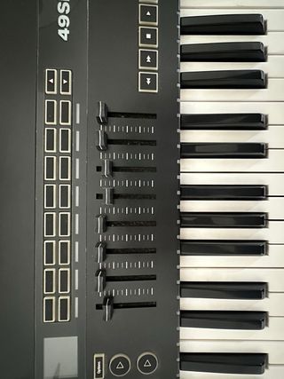 Novation 49SL MKIII Controlador MIDI