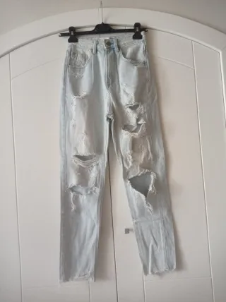 Jeans Stradivarius vita alta strappati tg 32