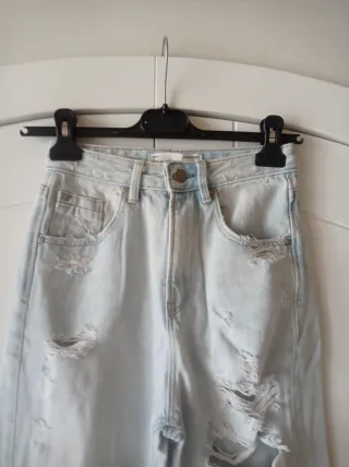 Jeans Stradivarius vita alta strappati tg 32