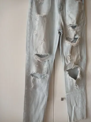 Jeans Stradivarius vita alta strappati tg 32