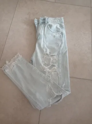 Jeans Stradivarius vita alta strappati tg 32