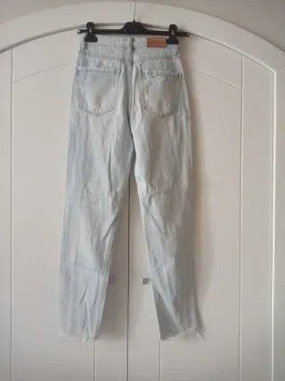 Jeans Stradivarius vita alta strappati tg 32