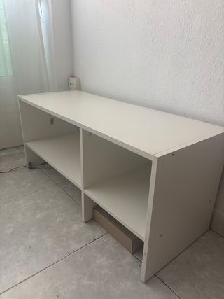 Mueble blanco de madera