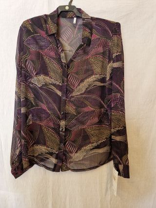 Camisa estampada morada y negra