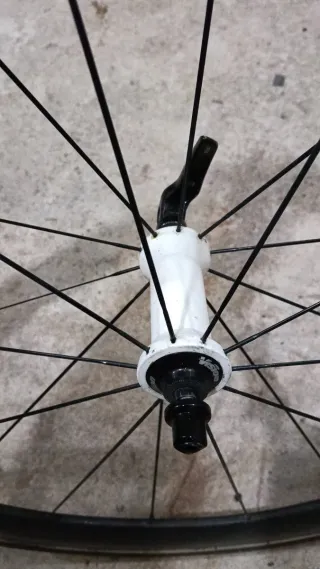 Rueda delantera carbono 40mm