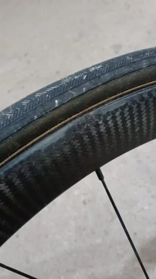 Rueda delantera carbono 40mm
