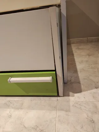 Cama nido con escritorio y estantería + 2 colchóne