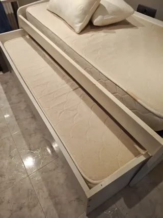 Cama nido con escritorio y estantería + 2 colchóne