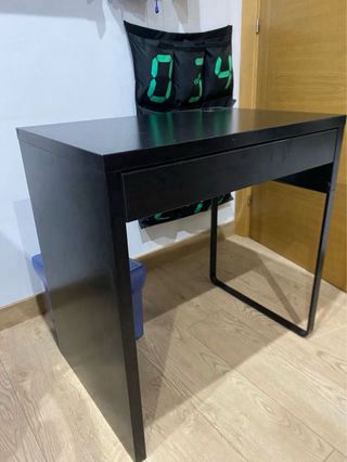 Mesa estudio negra con cajón