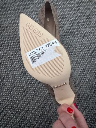 Zapatos de tacón Guess monograma