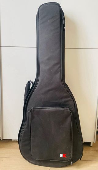 Guitarra electroacústica negra +funda +accesorios