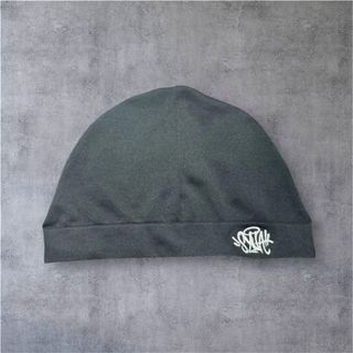 Berretto nero con logo bianco nuovo mai usato