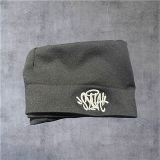 Berretto nero con logo bianco nuovo mai usato