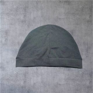 Berretto nero con logo bianco nuovo mai usato