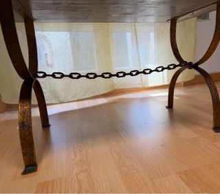 Mesa baja de salón con diseño