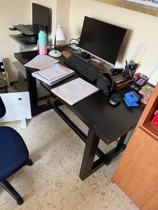 Mesa de escritorio grande negra