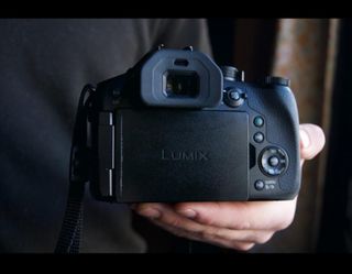 Cámara Panasonic Lumix FZ300 Negra