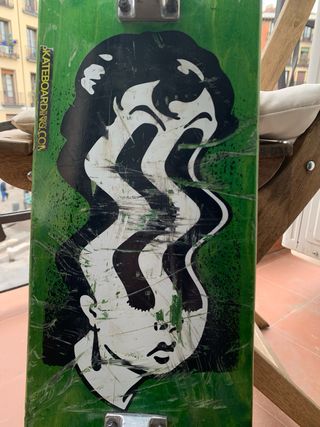 Skate con diseño llamativo