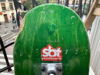 Skate con diseño llamativo