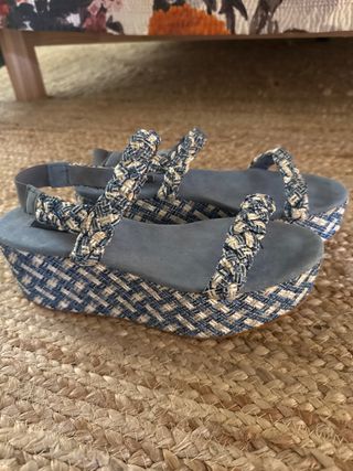 Sandalias plataforma Trucco azul yblanco